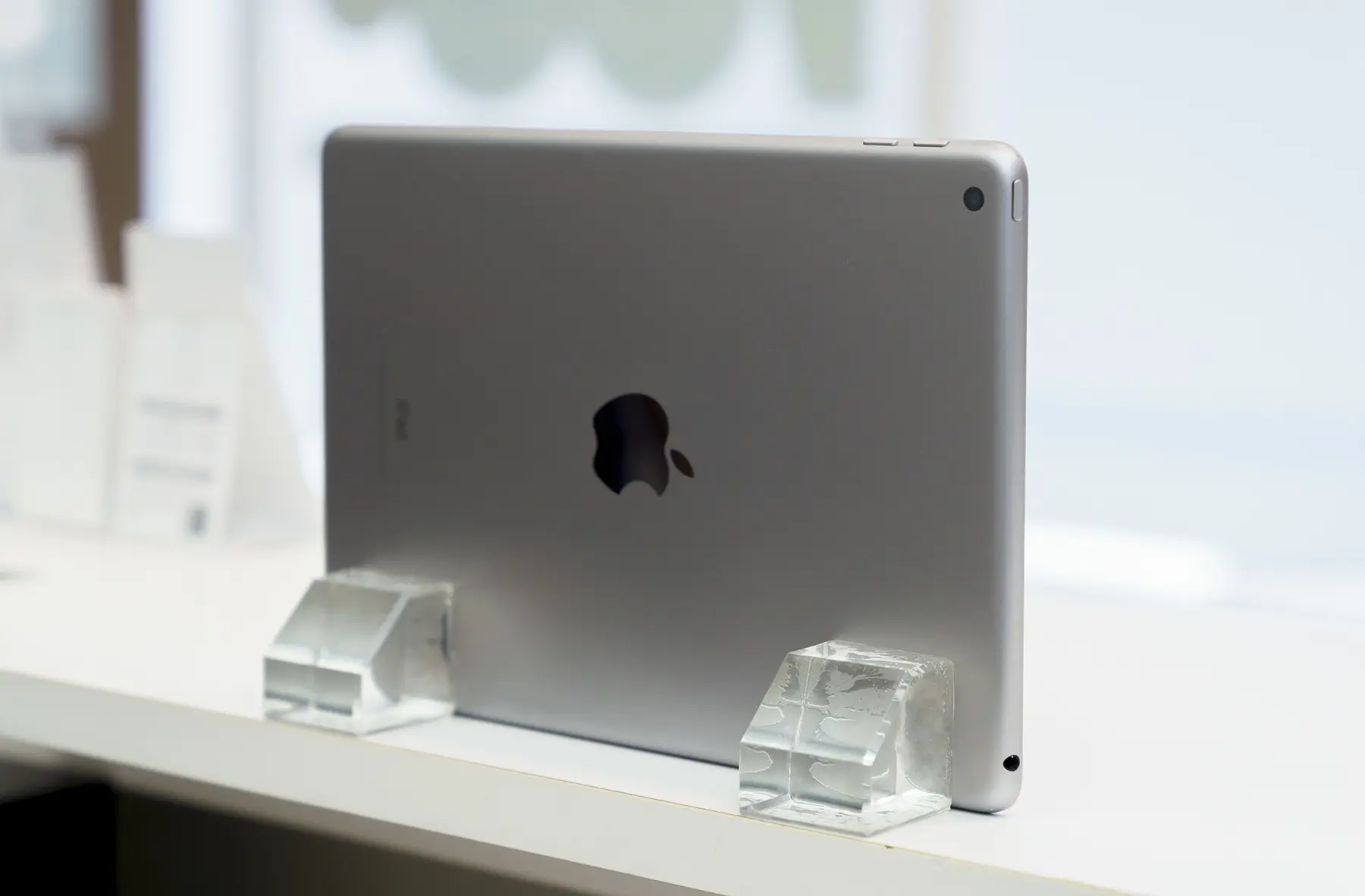 ビタブロック(□40)でタブレットを固定